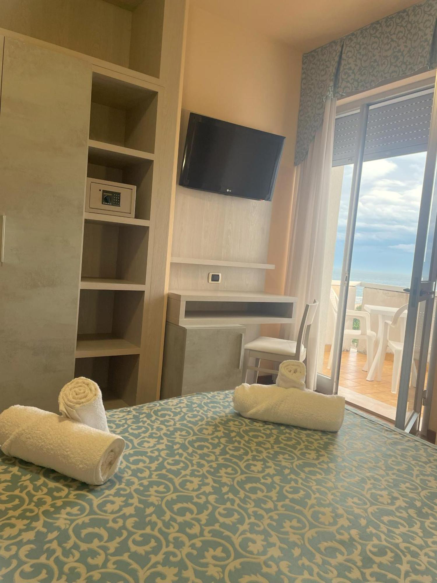 Hotel Costa Verde Tortoreto Eksteriør billede