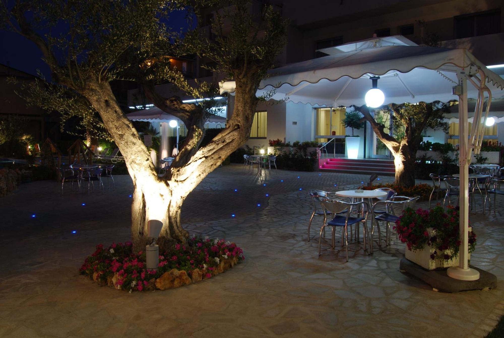 Hotel Costa Verde Tortoreto Eksteriør billede